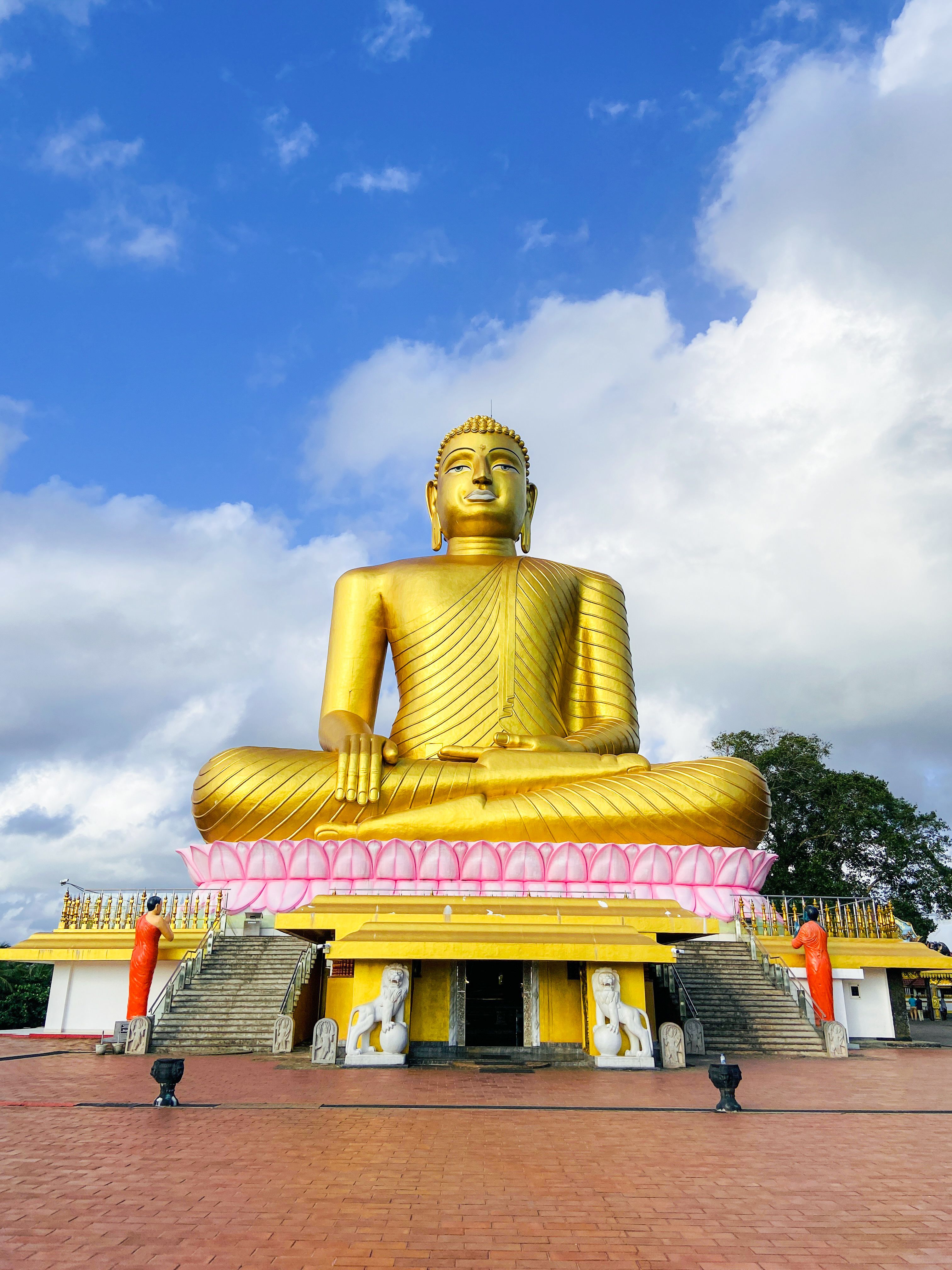 Visit the Dambulla Cave & Golden Temple